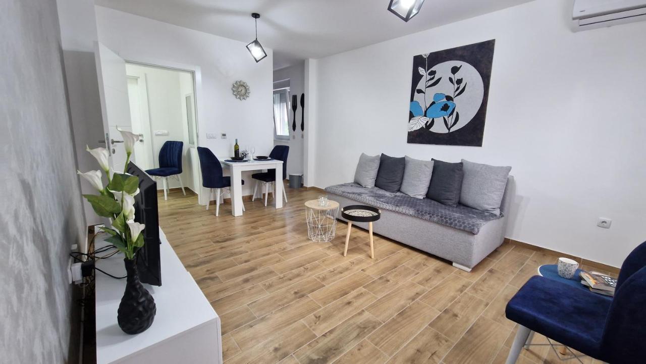 סרמסקה מיטרוביקה Apartman Astra מראה חיצוני תמונה
