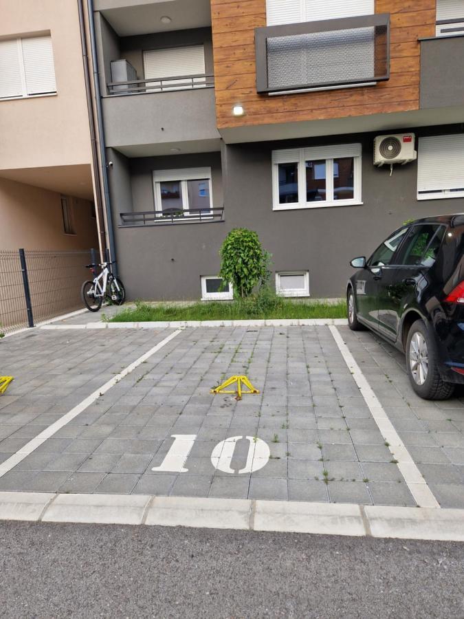 סרמסקה מיטרוביקה Apartman Astra מראה חיצוני תמונה